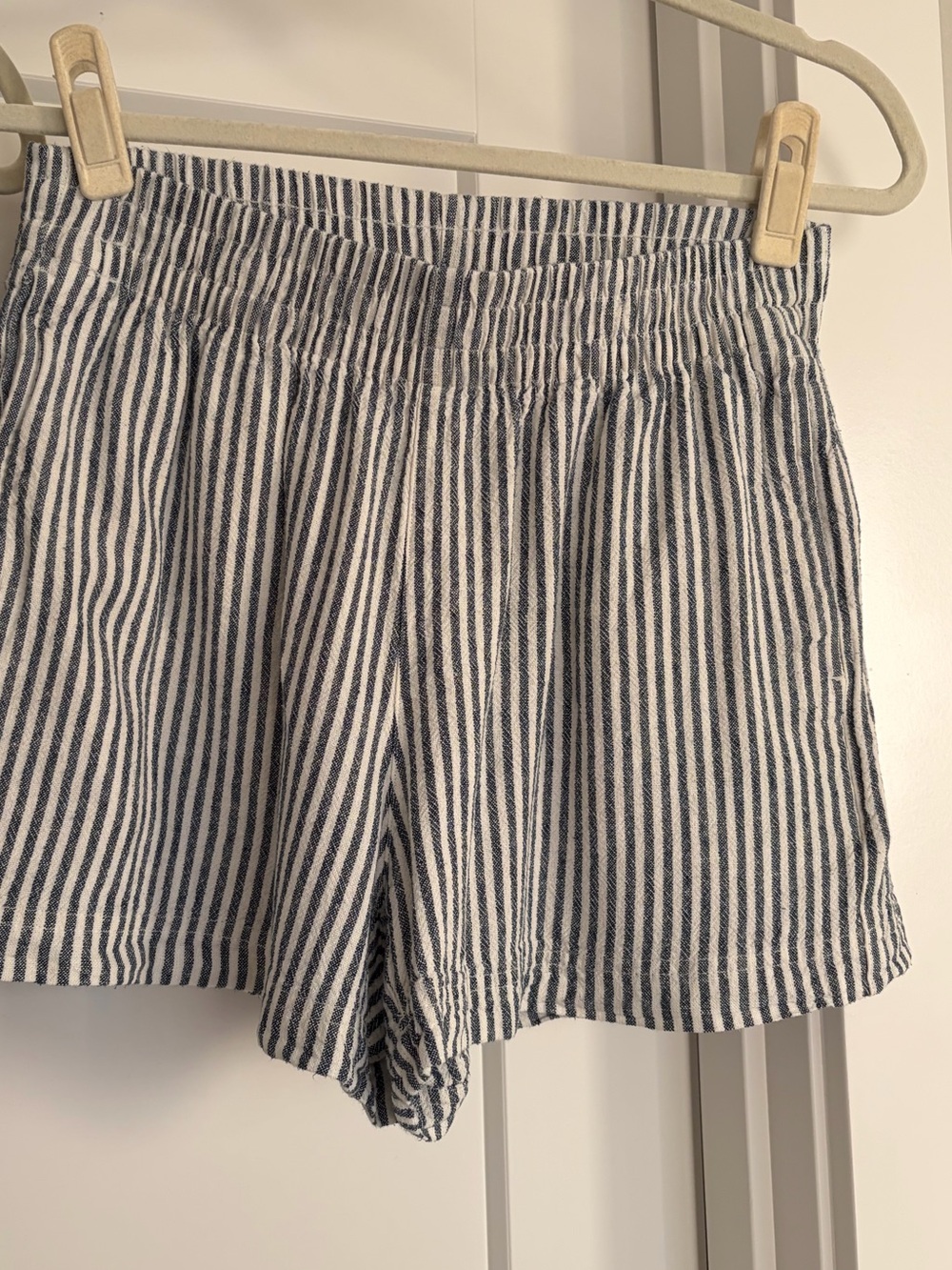Old Navy Linen Blend Striped Women’s Pull on Shorts, Small